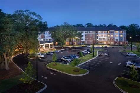 Retirement communities in Savannah, GA, luxury senior living homes, and 55+ neighborhoods.